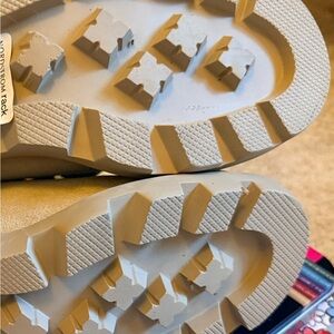 Women’s Tan Chelsea boot